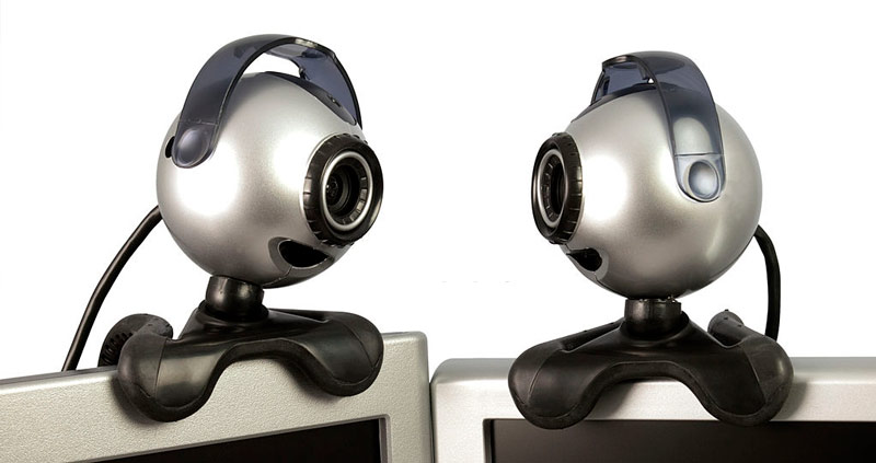 با کسانی که نمیشناسید، ارتباط آنلاین برقرار کنید- دورن گرا