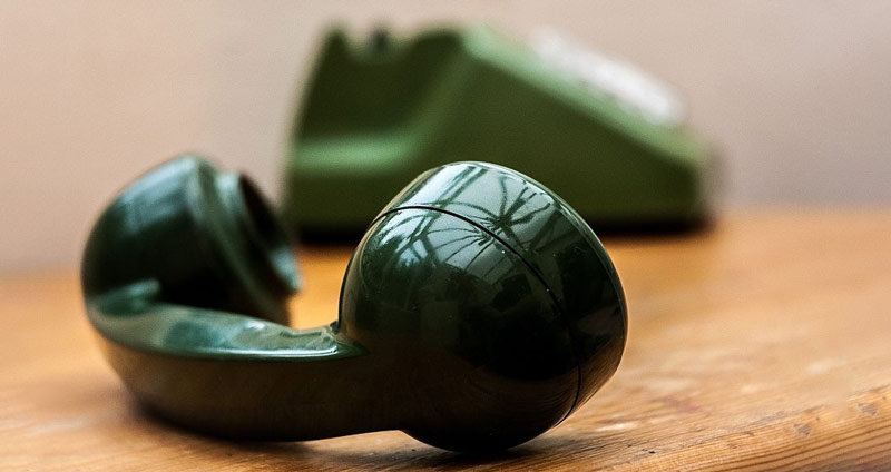 در مکالمه گروهی صحبت نمی‌کنید- اعتماد به نفس