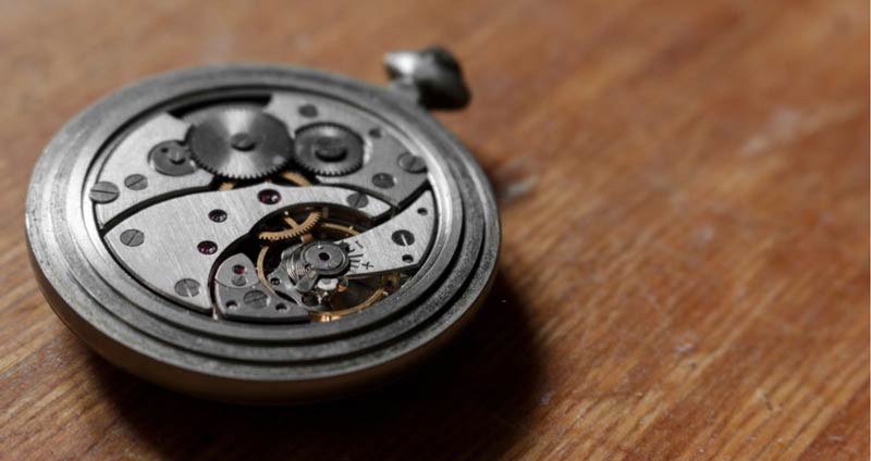 برخلاف ساعت پیش بروید- قانون پارکینسون