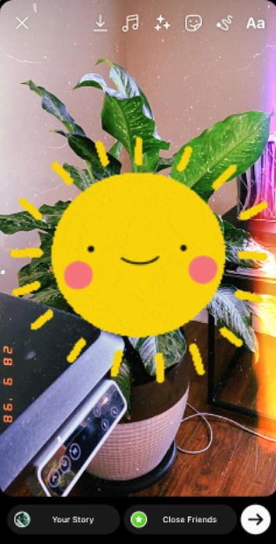 آموزش استوری اینستا - اندازهی استیکرها را تغییر دهید