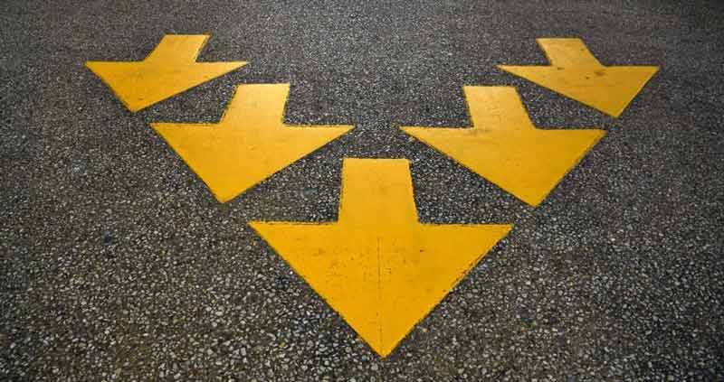 بهطور مستقیمتری با آنها درمورد زیاد از حد صحبت کردن گفتوگو بزنید